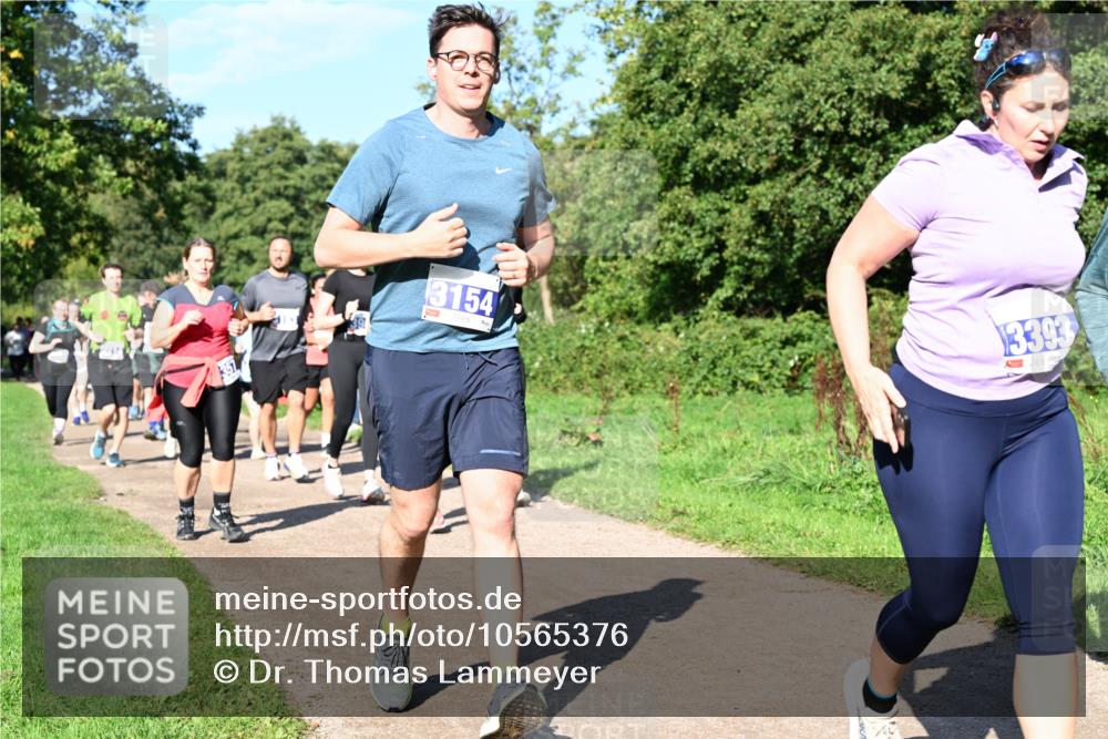27.09.2026 - 35. Volkslauf durch das schöne Alstertal Dr. Thomas Lammeyer http://msf.ph/oto/10565376 27.09.2026 10:37:25 Laufen 357, 39, 3154, 3393 meine-sportfotos.de