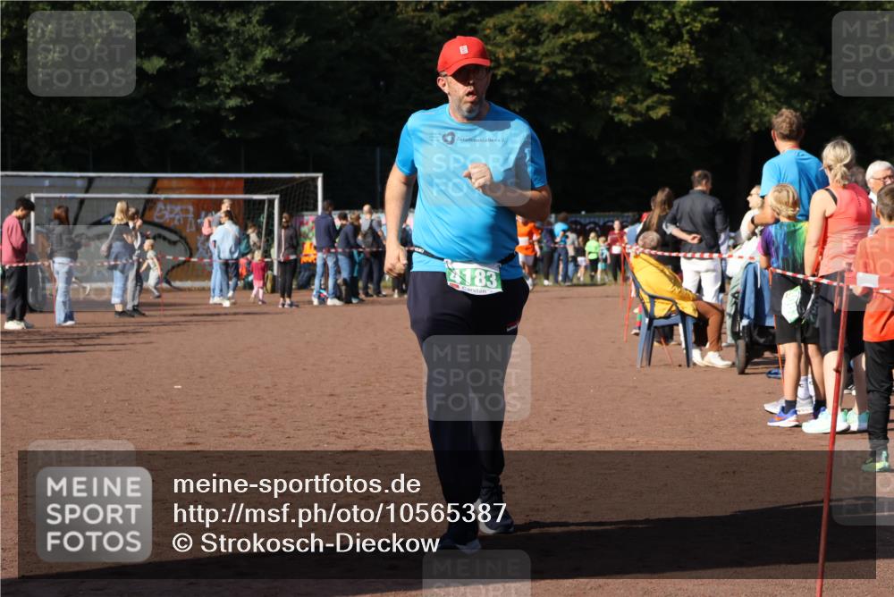 27.09.2026 - 35. Volkslauf durch das schöne Alstertal Strokosch-Dieckow http://msf.ph/oto/10565387 27.09.2026 11:11:12 Ziel 4183 meine-sportfotos.de
