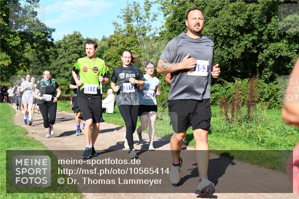 27.09.2026 - 35. Volkslauf durch das schöne Alstertal Dr. Thomas Lammeyer http://msf.ph/oto/10565414 27.09.2026 10:37:29 Laufen 3045, 3114, 3113, 3962, 153 meine-sportfotos.de