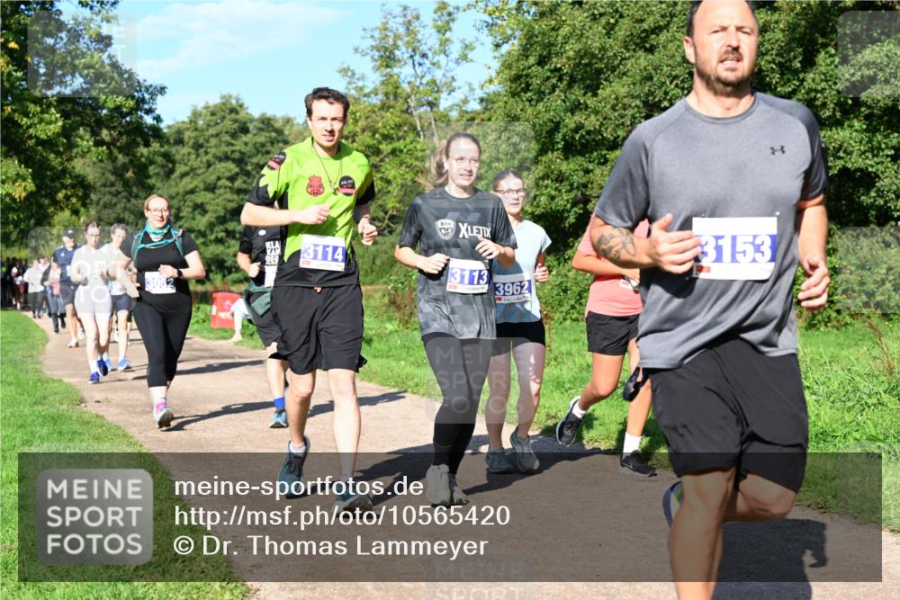 27.09.2026 - 35. Volkslauf durch das schöne Alstertal Dr. Thomas Lammeyer http://msf.ph/oto/10565420 27.09.2026 10:37:30 Laufen 3114, 3042, 057, 3113, 3962, 3153, 33 meine-sportfotos.de