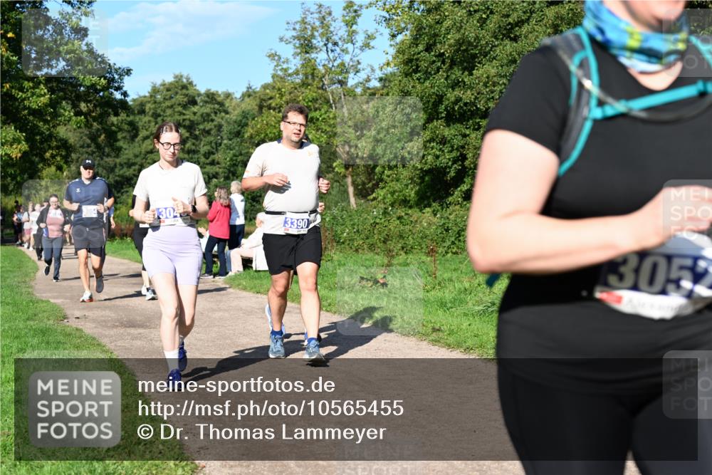 27.09.2026 - 35. Volkslauf durch das schöne Alstertal Dr. Thomas Lammeyer http://msf.ph/oto/10565455 27.09.2026 10:37:34 Laufen 1304, 3390, 3052 meine-sportfotos.de