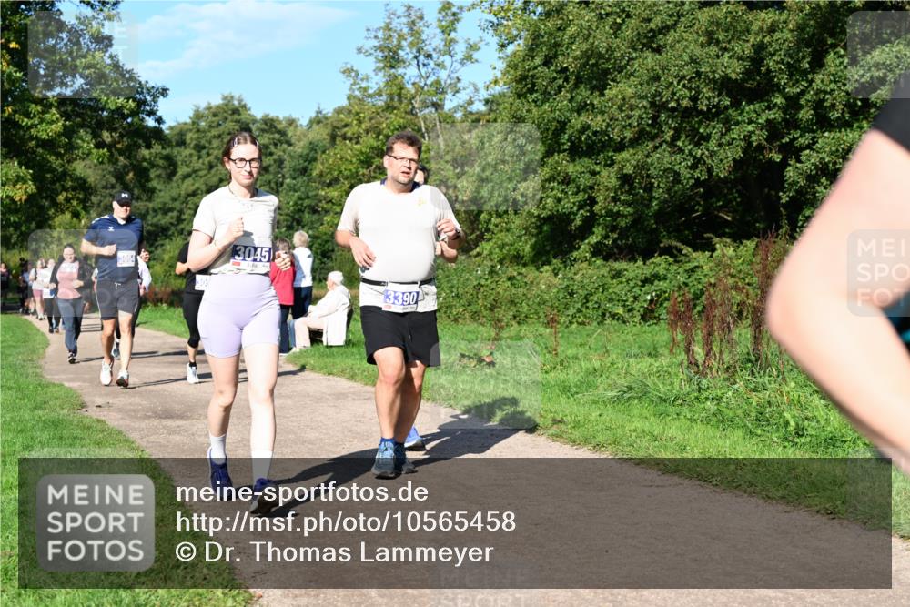 27.09.2026 - 35. Volkslauf durch das schöne Alstertal Dr. Thomas Lammeyer http://msf.ph/oto/10565458 27.09.2026 10:37:34 Laufen 3045, 3054, 13390 meine-sportfotos.de