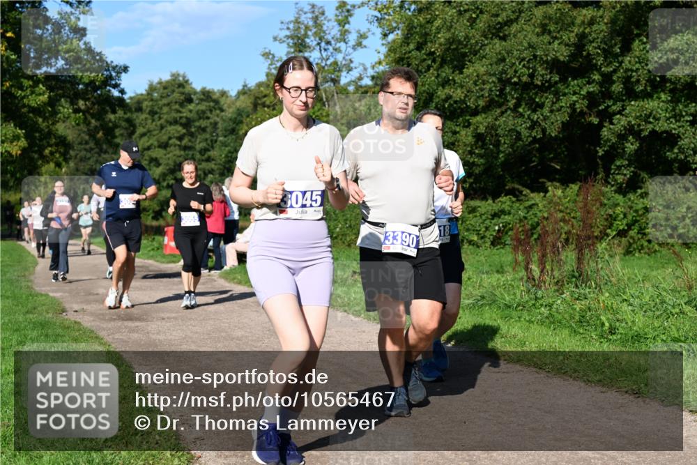 27.09.2026 - 35. Volkslauf durch das schöne Alstertal Dr. Thomas Lammeyer http://msf.ph/oto/10565467 27.09.2026 10:37:35 Laufen 30, 3045, 3390, 18 meine-sportfotos.de