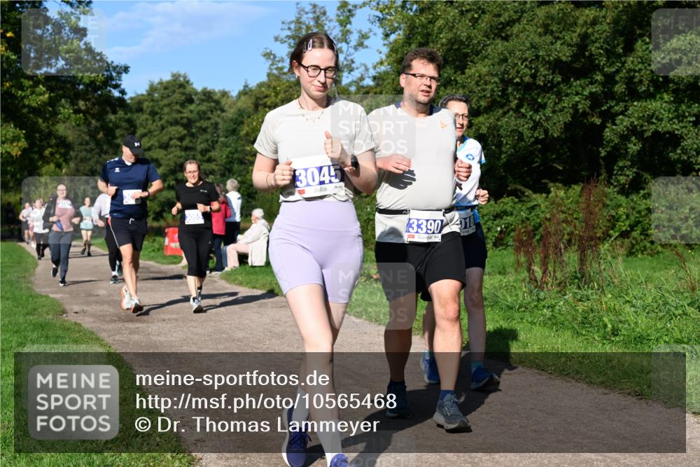 27.09.2026 - 35. Volkslauf durch das schöne Alstertal Dr. Thomas Lammeyer http://msf.ph/oto/10565468 27.09.2026 10:37:35 Laufen 3055, 3045, 3390, 18 meine-sportfotos.de