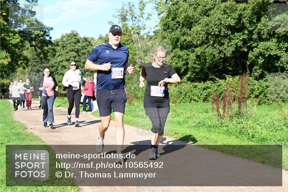 27.09.2026 - 35. Volkslauf durch das schöne Alstertal Dr. Thomas Lammeyer http://msf.ph/oto/10565492 27.09.2026 10:37:38 Laufen 3054, 3055 meine-sportfotos.de