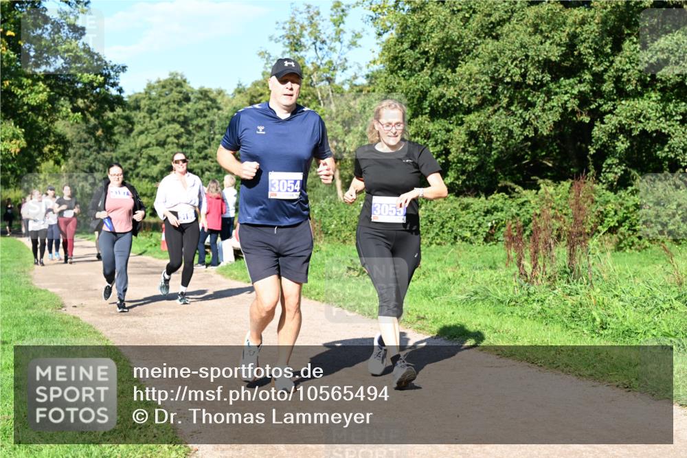 27.09.2026 - 35. Volkslauf durch das schöne Alstertal Dr. Thomas Lammeyer http://msf.ph/oto/10565494 27.09.2026 10:37:38 Laufen 3054, 3055 meine-sportfotos.de
