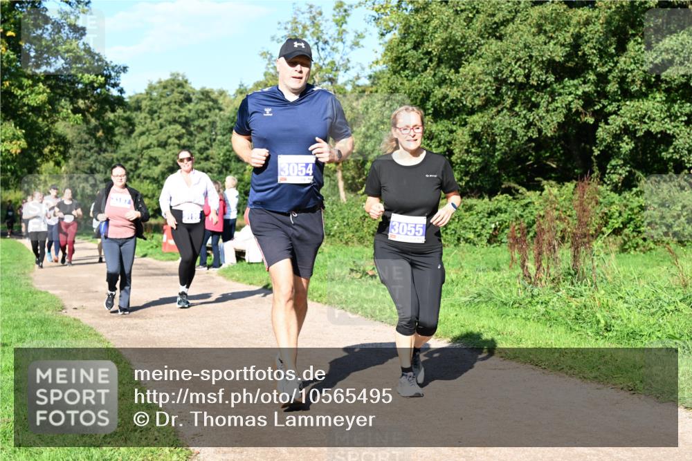27.09.2026 - 35. Volkslauf durch das schöne Alstertal Dr. Thomas Lammeyer http://msf.ph/oto/10565495 27.09.2026 10:37:38 Laufen 3054, 3055 meine-sportfotos.de