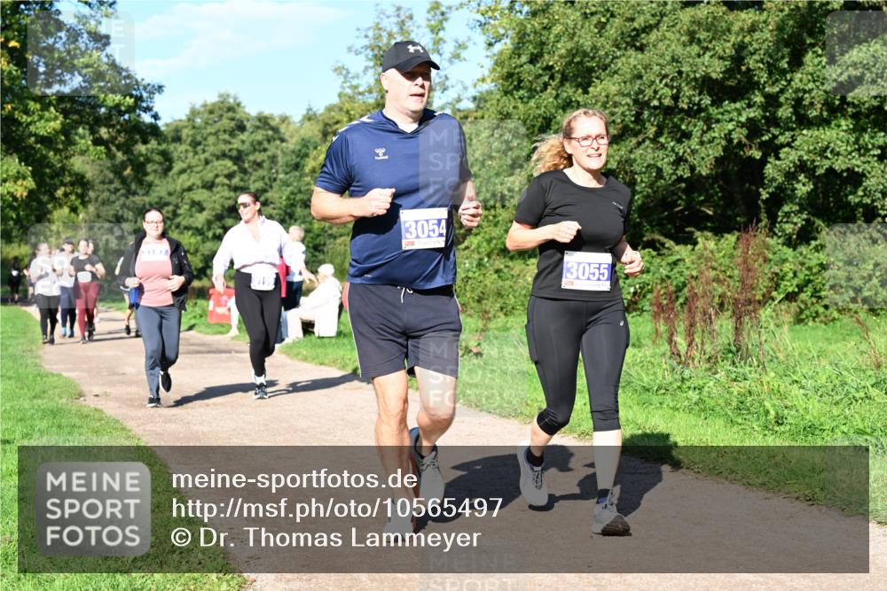 27.09.2026 - 35. Volkslauf durch das schöne Alstertal Dr. Thomas Lammeyer http://msf.ph/oto/10565497 27.09.2026 10:37:38 Laufen 3054, 3055 meine-sportfotos.de
