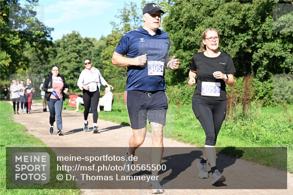 27.09.2026 - 35. Volkslauf durch das schöne Alstertal Dr. Thomas Lammeyer http://msf.ph/oto/10565500 27.09.2026 10:37:39 Laufen 3054, 3055 meine-sportfotos.de