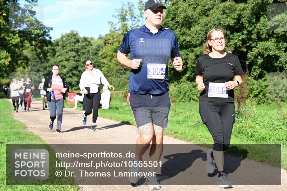 27.09.2026 - 35. Volkslauf durch das schöne Alstertal Dr. Thomas Lammeyer http://msf.ph/oto/10565501 27.09.2026 10:37:39 Laufen 3054, 3055 meine-sportfotos.de