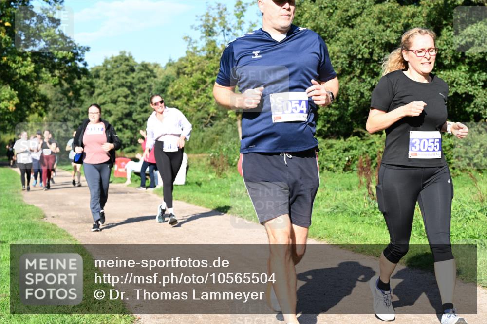 27.09.2026 - 35. Volkslauf durch das schöne Alstertal Dr. Thomas Lammeyer http://msf.ph/oto/10565504 27.09.2026 10:37:39 Laufen 3054, 3055 meine-sportfotos.de