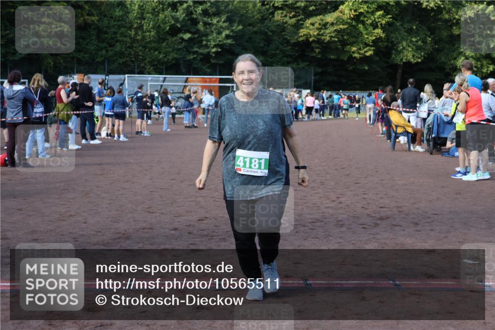 27.09.2026 - 35. Volkslauf durch das schöne Alstertal Strokosch-Dieckow http://msf.ph/oto/10565511 27.09.2026 11:10:38 Ziel 4181 meine-sportfotos.de