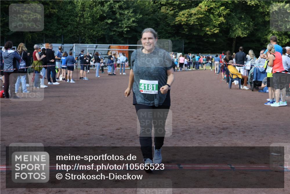 27.09.2026 - 35. Volkslauf durch das schöne Alstertal Strokosch-Dieckow http://msf.ph/oto/10565523 27.09.2026 11:10:38 Ziel 4181 meine-sportfotos.de