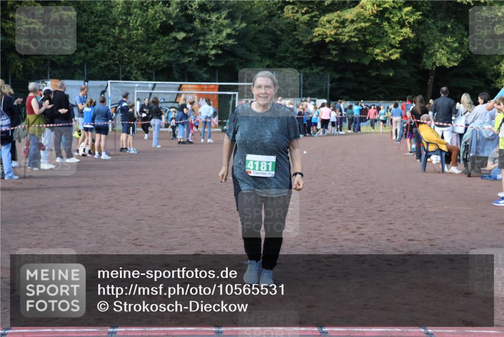 27.09.2026 - 35. Volkslauf durch das schöne Alstertal Strokosch-Dieckow http://msf.ph/oto/10565531 27.09.2026 11:10:37 Ziel 4181 meine-sportfotos.de