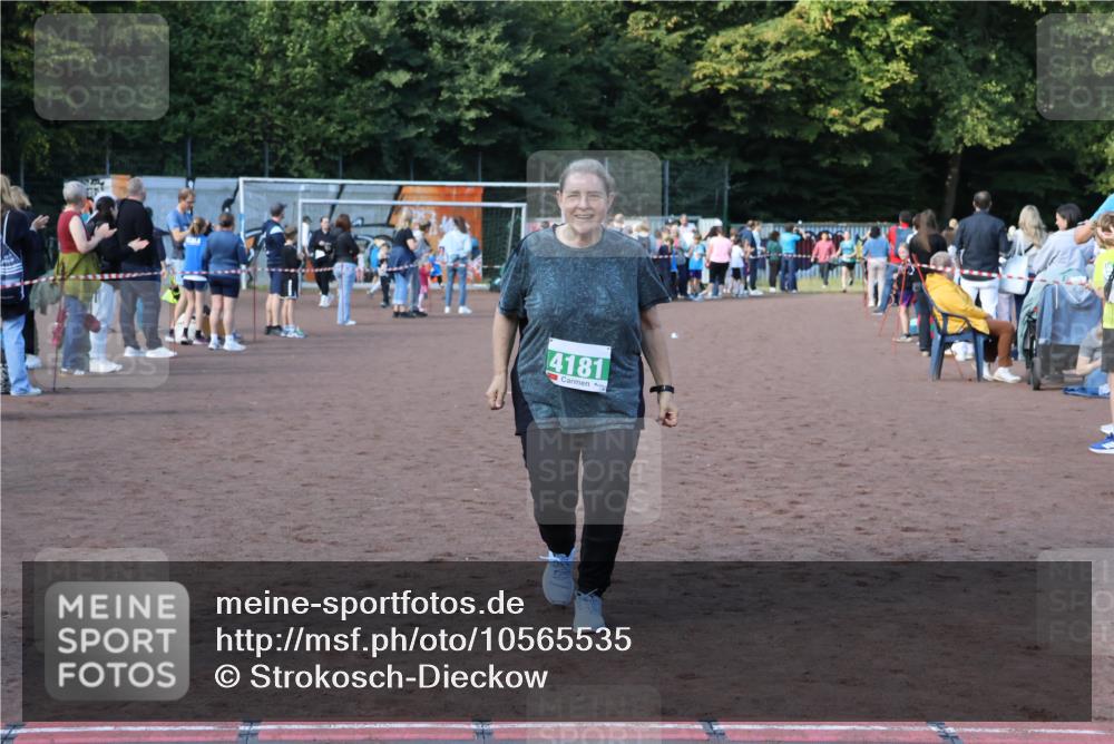 27.09.2026 - 35. Volkslauf durch das schöne Alstertal Strokosch-Dieckow http://msf.ph/oto/10565535 27.09.2026 11:10:37 Ziel 4181 meine-sportfotos.de