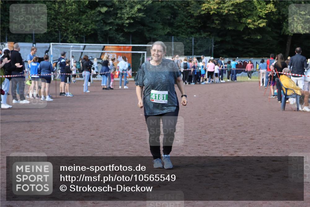 27.09.2026 - 35. Volkslauf durch das schöne Alstertal Strokosch-Dieckow http://msf.ph/oto/10565549 27.09.2026 11:10:36 Ziel 4181 meine-sportfotos.de
