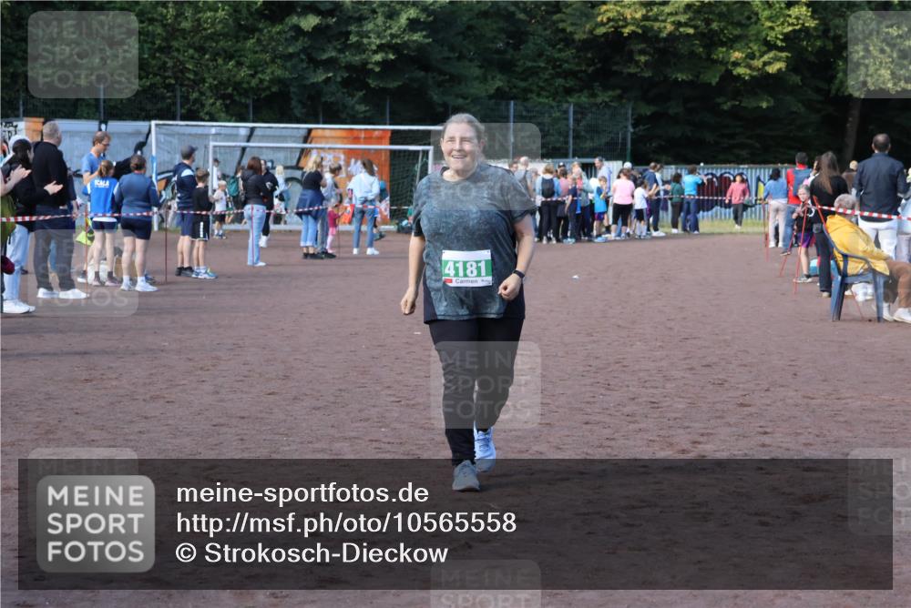 27.09.2026 - 35. Volkslauf durch das schöne Alstertal Strokosch-Dieckow http://msf.ph/oto/10565558 27.09.2026 11:10:36 Ziel 4181 meine-sportfotos.de