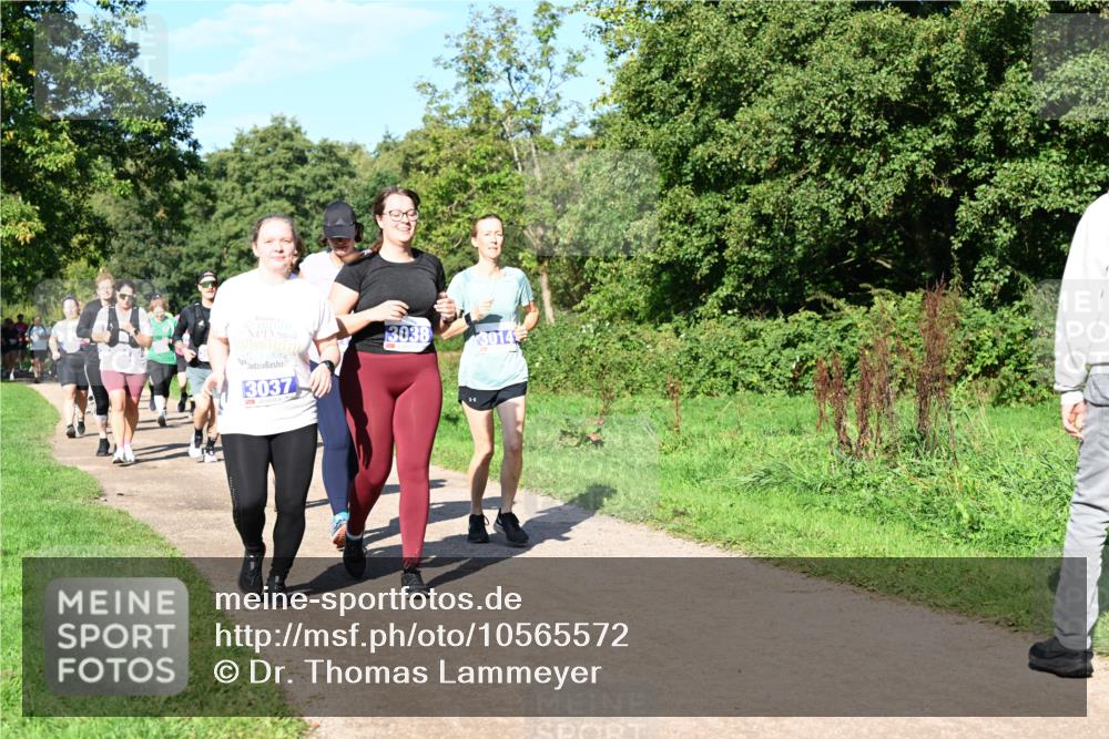 27.09.2026 - 35. Volkslauf durch das schöne Alstertal Dr. Thomas Lammeyer http://msf.ph/oto/10565572 27.09.2026 10:37:46 Laufen 3037, 3038, 3014 meine-sportfotos.de