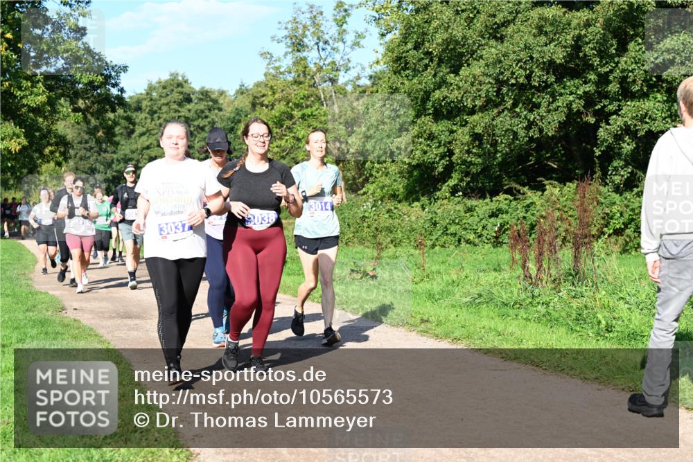27.09.2026 - 35. Volkslauf durch das schöne Alstertal Dr. Thomas Lammeyer http://msf.ph/oto/10565573 27.09.2026 10:37:47 Laufen 3037, 3038, 3014 meine-sportfotos.de