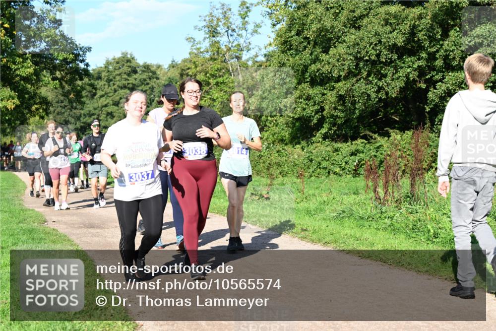 27.09.2026 - 35. Volkslauf durch das schöne Alstertal Dr. Thomas Lammeyer http://msf.ph/oto/10565574 27.09.2026 10:37:47 Laufen 3037, 3038, 3014 meine-sportfotos.de