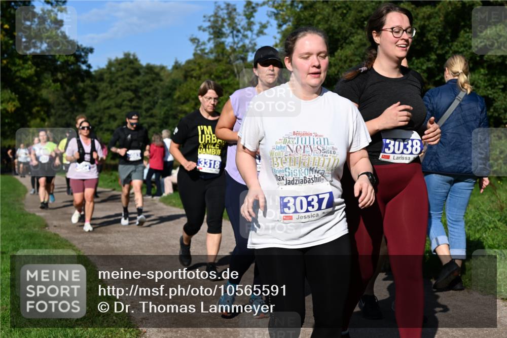 27.09.2026 - 35. Volkslauf durch das schöne Alstertal Dr. Thomas Lammeyer http://msf.ph/oto/10565591 27.09.2026 10:37:48 Laufen 3318, 3037, 3038 meine-sportfotos.de
