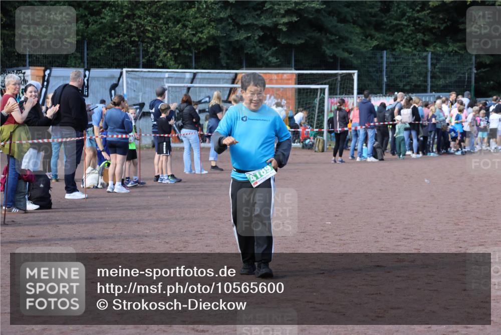 27.09.2026 - 35. Volkslauf durch das schöne Alstertal Strokosch-Dieckow http://msf.ph/oto/10565600 27.09.2026 11:10:05 Ziel 4189 meine-sportfotos.de