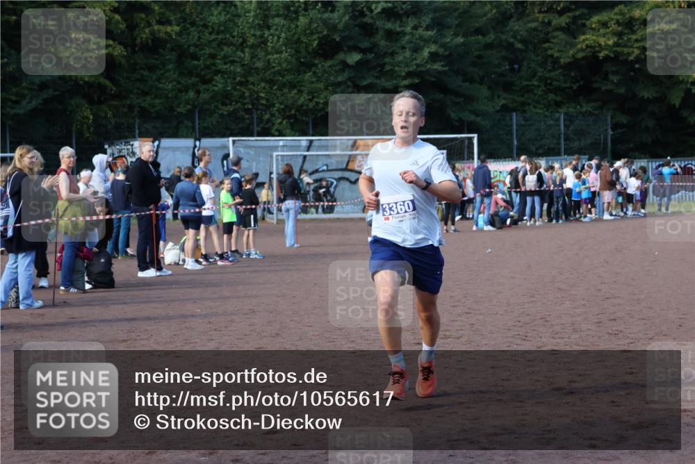 27.09.2026 - 35. Volkslauf durch das schöne Alstertal Strokosch-Dieckow http://msf.ph/oto/10565617 27.09.2026 11:09:32 Ziel 3360 meine-sportfotos.de