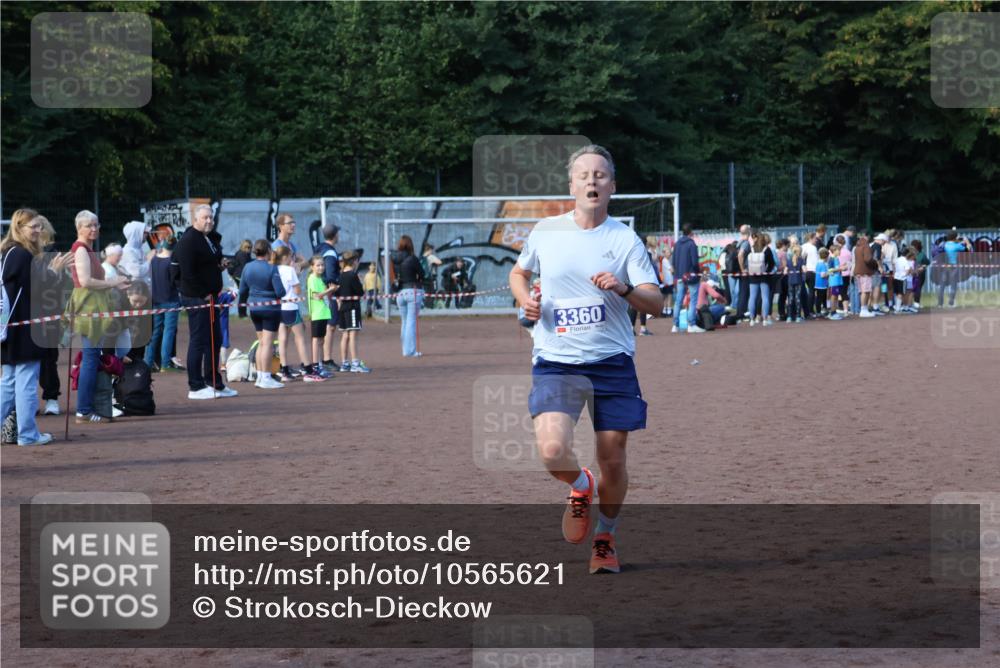27.09.2026 - 35. Volkslauf durch das schöne Alstertal Strokosch-Dieckow http://msf.ph/oto/10565621 27.09.2026 11:09:32 Ziel 3360 meine-sportfotos.de