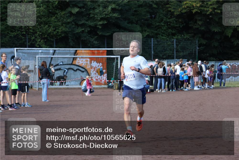 27.09.2026 - 35. Volkslauf durch das schöne Alstertal Strokosch-Dieckow http://msf.ph/oto/10565625 27.09.2026 11:09:31 Ziel 3360 meine-sportfotos.de