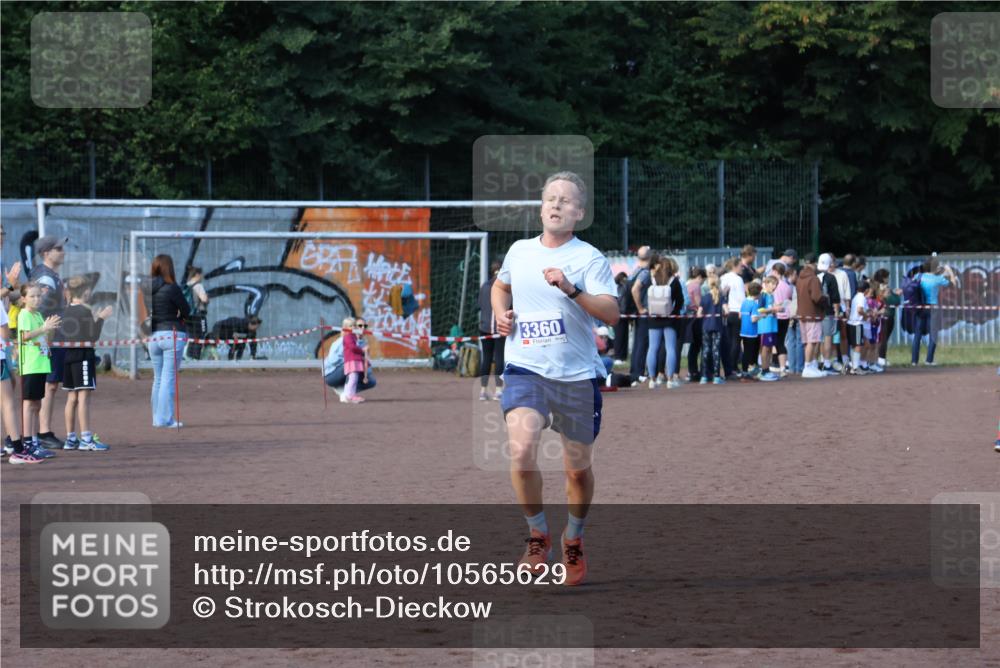 27.09.2026 - 35. Volkslauf durch das schöne Alstertal Strokosch-Dieckow http://msf.ph/oto/10565629 27.09.2026 11:09:31 Ziel 3360 meine-sportfotos.de
