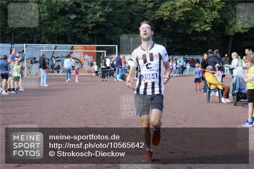27.09.2026 - 35. Volkslauf durch das schöne Alstertal Strokosch-Dieckow http://msf.ph/oto/10565642 27.09.2026 11:09:06 Ziel 3984 meine-sportfotos.de