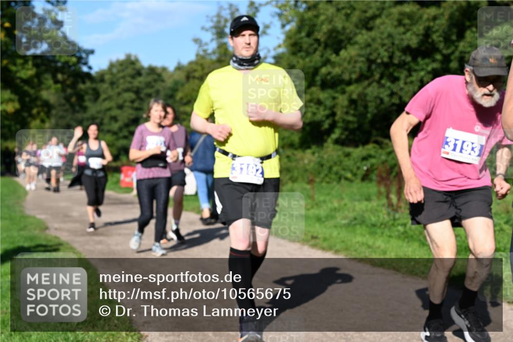 27.09.2026 - 35. Volkslauf durch das schöne Alstertal Dr. Thomas Lammeyer http://msf.ph/oto/10565675 27.09.2026 10:37:58 Laufen 3192, 3193 meine-sportfotos.de
