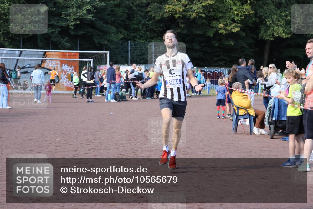 27.09.2026 - 35. Volkslauf durch das schöne Alstertal Strokosch-Dieckow http://msf.ph/oto/10565679 27.09.2026 11:09:05 Ziel 3984 meine-sportfotos.de