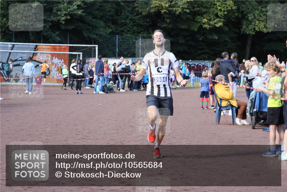 27.09.2026 - 35. Volkslauf durch das schöne Alstertal Strokosch-Dieckow http://msf.ph/oto/10565684 27.09.2026 11:09:05 Ziel 3984 meine-sportfotos.de