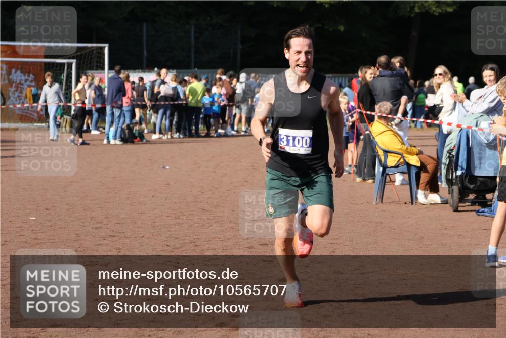 27.09.2026 - 35. Volkslauf durch das schöne Alstertal Strokosch-Dieckow http://msf.ph/oto/10565707 27.09.2026 11:08:44 Ziel 3100 meine-sportfotos.de
