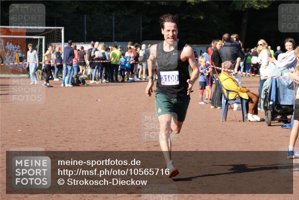 27.09.2026 - 35. Volkslauf durch das schöne Alstertal Strokosch-Dieckow http://msf.ph/oto/10565716 27.09.2026 11:08:44 Ziel 3100 meine-sportfotos.de
