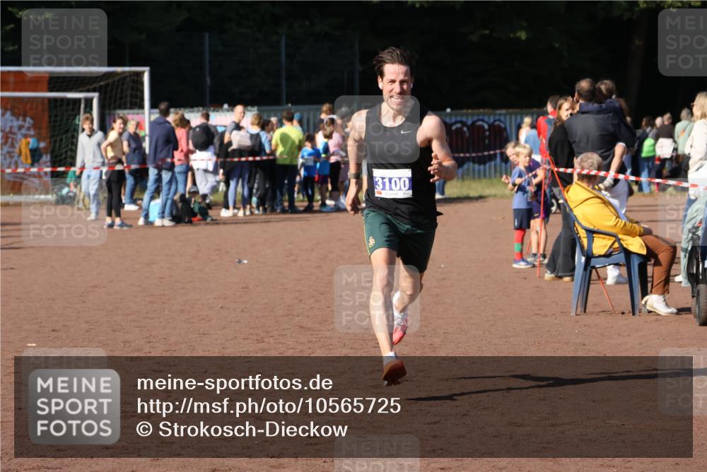 27.09.2026 - 35. Volkslauf durch das schöne Alstertal Strokosch-Dieckow http://msf.ph/oto/10565725 27.09.2026 11:08:44 Ziel 3100 meine-sportfotos.de