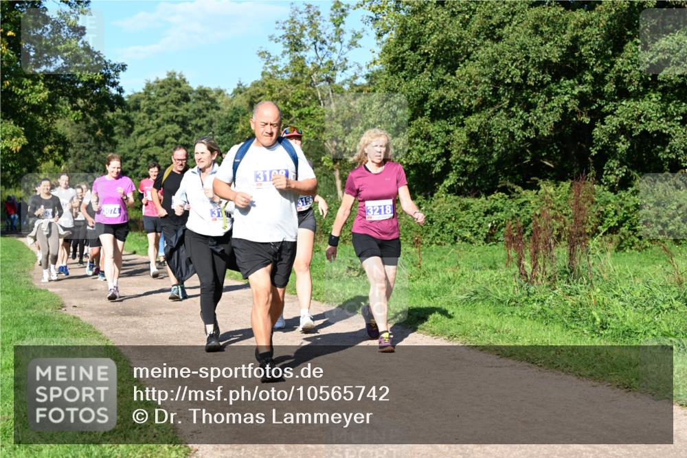 27.09.2026 - 35. Volkslauf durch das schöne Alstertal Dr. Thomas Lammeyer http://msf.ph/oto/10565742 27.09.2026 10:38:09 Laufen 23074, 3129, 3156, 3218 meine-sportfotos.de