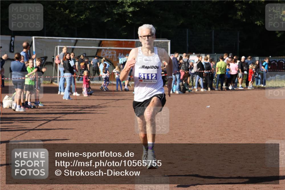 27.09.2026 - 35. Volkslauf durch das schöne Alstertal Strokosch-Dieckow http://msf.ph/oto/10565755 27.09.2026 11:08:16 Ziel 3112, 4112 meine-sportfotos.de
