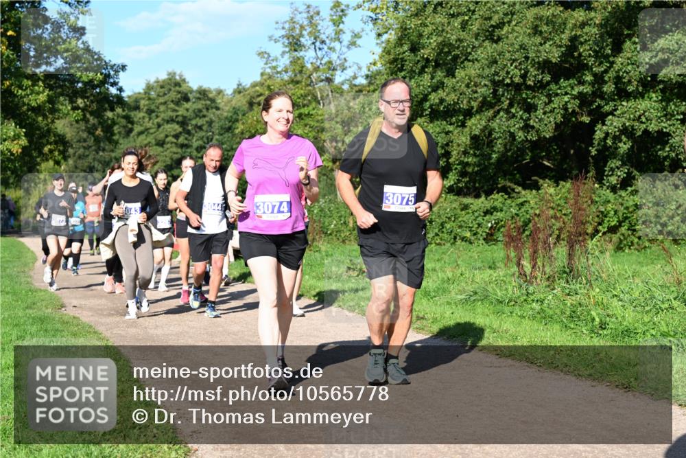 27.09.2026 - 35. Volkslauf durch das schöne Alstertal Dr. Thomas Lammeyer http://msf.ph/oto/10565778 27.09.2026 10:38:13 Laufen 3075, 3044, 043, 3074 meine-sportfotos.de