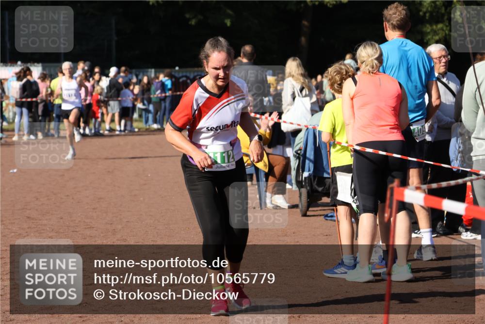 27.09.2026 - 35. Volkslauf durch das schöne Alstertal Strokosch-Dieckow http://msf.ph/oto/10565779 27.09.2026 11:08:12 Ziel 3112, 4112 meine-sportfotos.de