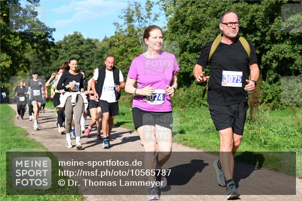 27.09.2026 - 35. Volkslauf durch das schöne Alstertal Dr. Thomas Lammeyer http://msf.ph/oto/10565787 27.09.2026 10:38:14 Laufen 18, 3044, 3074, 3075 meine-sportfotos.de