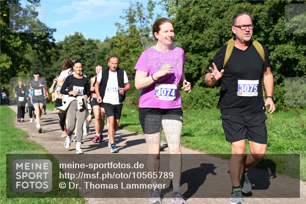27.09.2026 - 35. Volkslauf durch das schöne Alstertal Dr. Thomas Lammeyer http://msf.ph/oto/10565789 27.09.2026 10:38:14 Laufen 18, 3044, 3074, 3075 meine-sportfotos.de