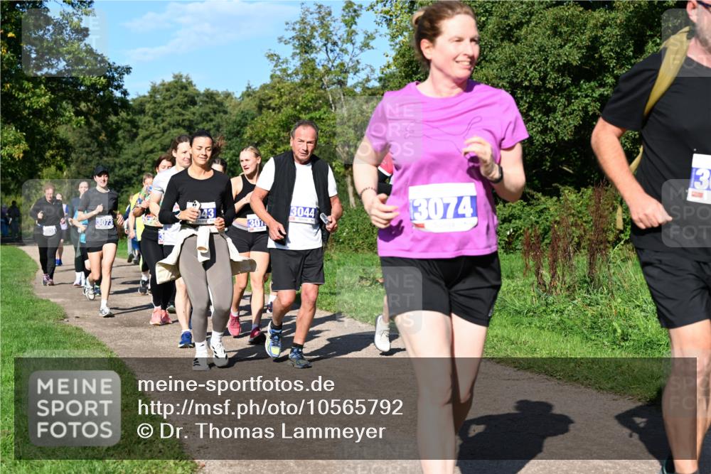 27.09.2026 - 35. Volkslauf durch das schöne Alstertal Dr. Thomas Lammeyer http://msf.ph/oto/10565792 27.09.2026 10:38:14 Laufen 3073, 30, 3044, 3074 meine-sportfotos.de