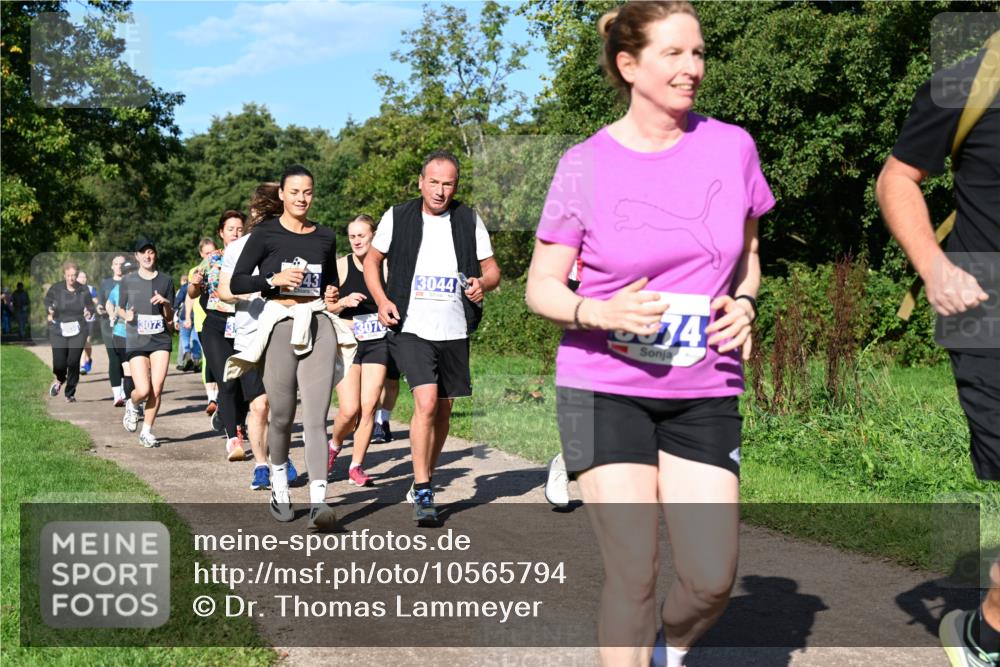 27.09.2026 - 35. Volkslauf durch das schöne Alstertal Dr. Thomas Lammeyer http://msf.ph/oto/10565794 27.09.2026 10:38:15 Laufen 3073, 3044, 74 meine-sportfotos.de