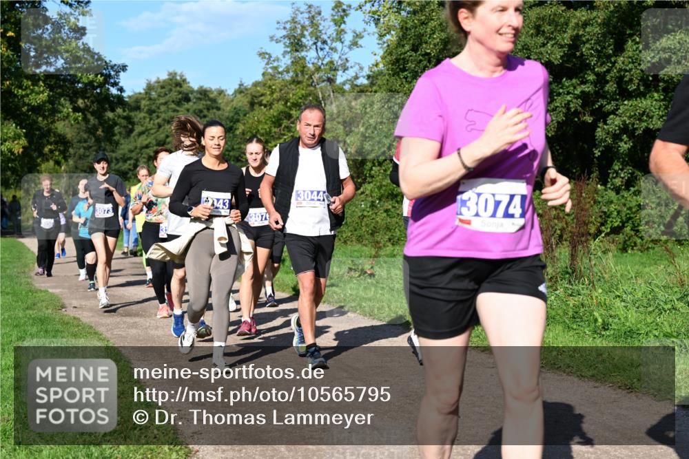 27.09.2026 - 35. Volkslauf durch das schöne Alstertal Dr. Thomas Lammeyer http://msf.ph/oto/10565795 27.09.2026 10:38:15 Laufen 3073, 43, 307, 13044, 3074 meine-sportfotos.de