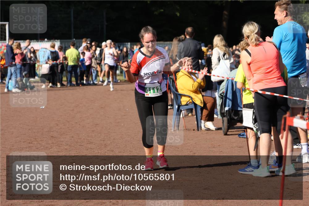 27.09.2026 - 35. Volkslauf durch das schöne Alstertal Strokosch-Dieckow http://msf.ph/oto/10565801 27.09.2026 11:08:10 Ziel 3112, 4112 meine-sportfotos.de