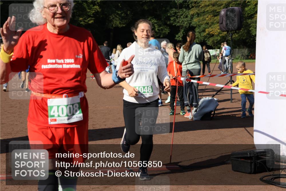 27.09.2026 - 35. Volkslauf durch das schöne Alstertal Strokosch-Dieckow http://msf.ph/oto/10565850 27.09.2026 11:07:22 Ziel 4008, 4045, 4046, 4184, 4194 meine-sportfotos.de