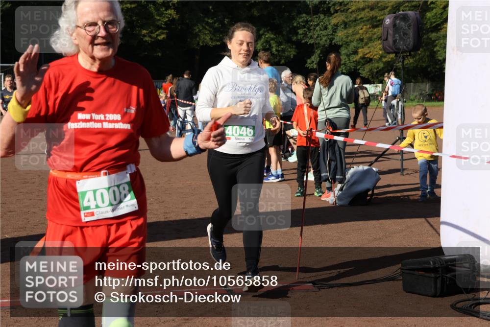 27.09.2026 - 35. Volkslauf durch das schöne Alstertal Strokosch-Dieckow http://msf.ph/oto/10565858 27.09.2026 11:07:22 Ziel 4008, 4045, 4046, 4184, 4194 meine-sportfotos.de