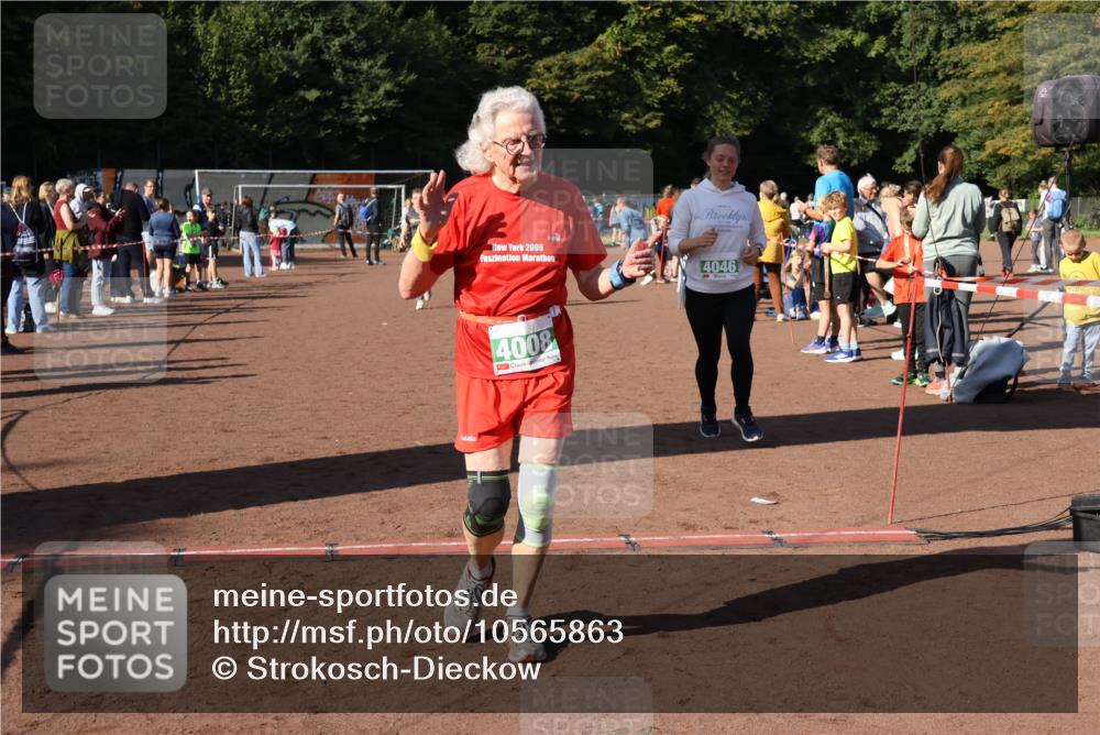 27.09.2026 - 35. Volkslauf durch das schöne Alstertal Strokosch-Dieckow http://msf.ph/oto/10565863 27.09.2026 11:07:21 Ziel 4008, 4045, 4046, 4184, 4194 meine-sportfotos.de